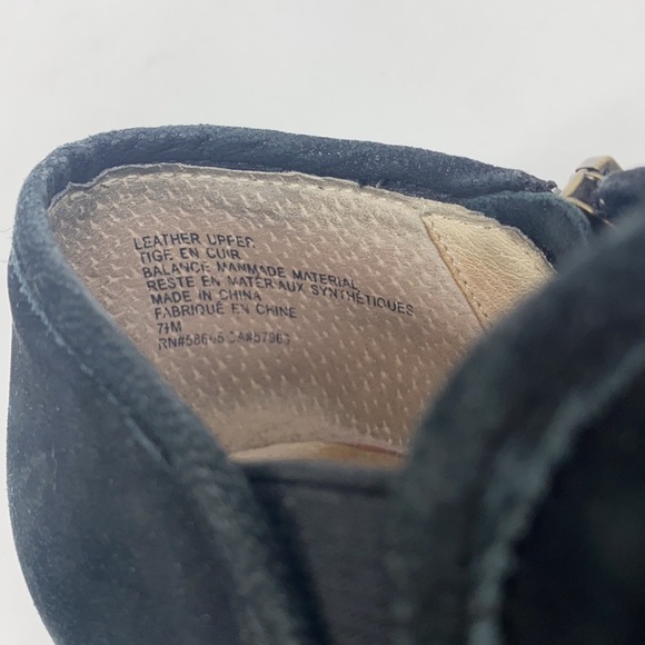 Caslon Women's Faye Black Leather Ankle Bootie Stacked Block Heel size 7.5 - Picture 10 of 10